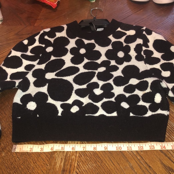 Prwnd H&M divided flowers black and white sweater. Size XS. Good conditioning - Picture 10 of 13